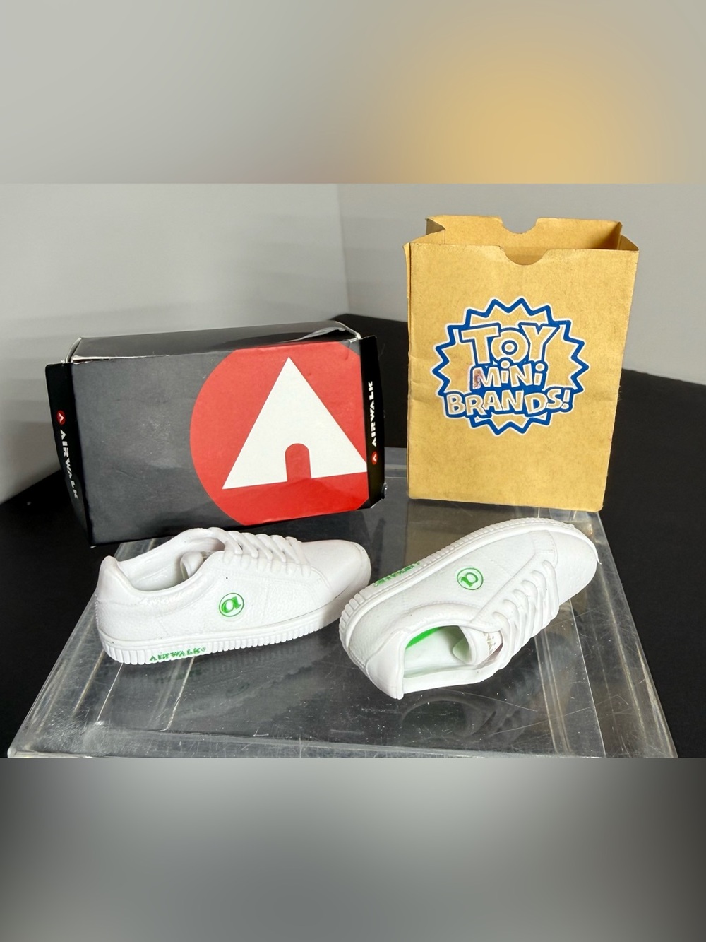 Zuru Mini Brands Sneakers Series 1 - Airwalk White & Green "Jim" Skate Shoes